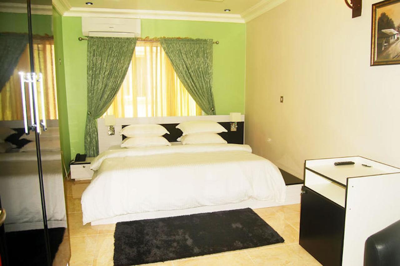 Milestone Hotel Ogombo Екстер'єр фото