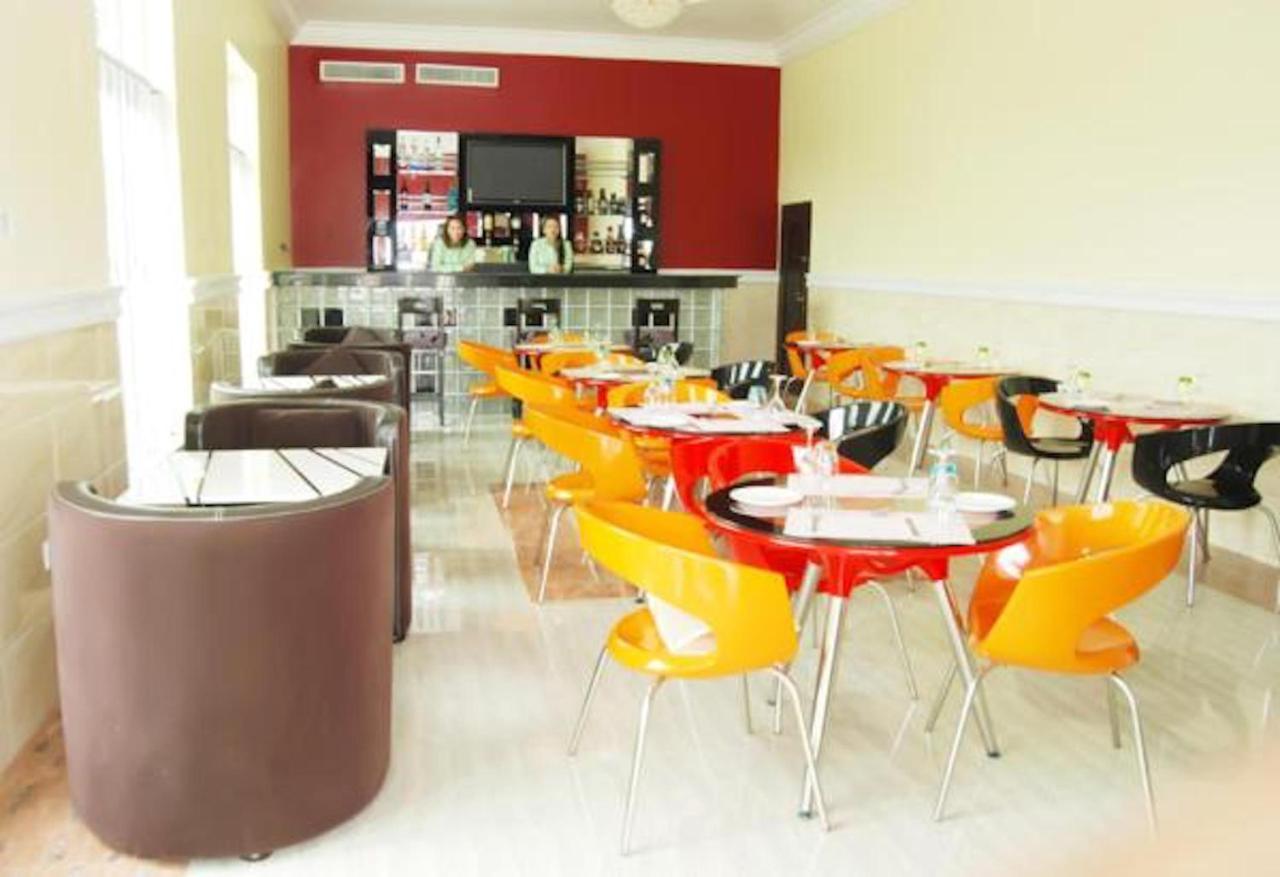 Milestone Hotel Ogombo Екстер'єр фото