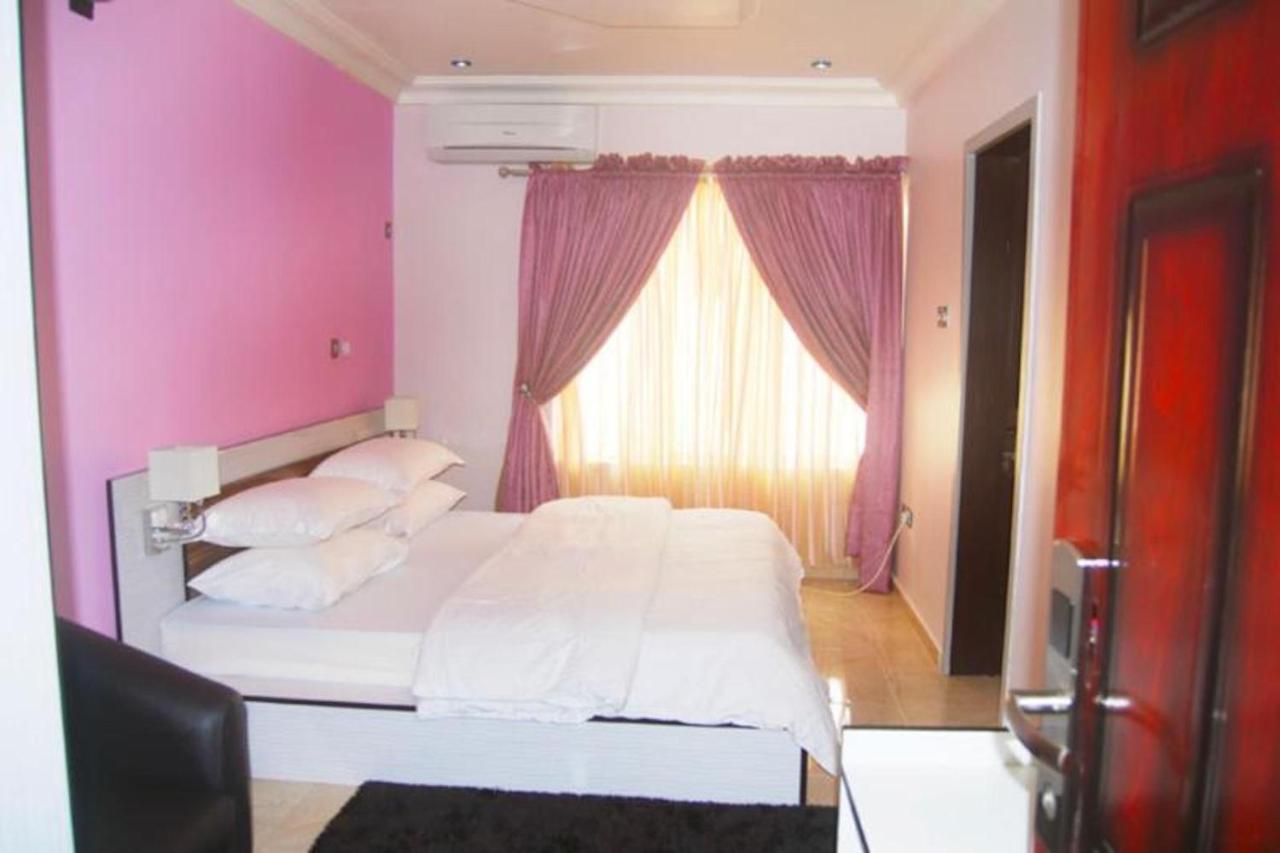 Milestone Hotel Ogombo Екстер'єр фото