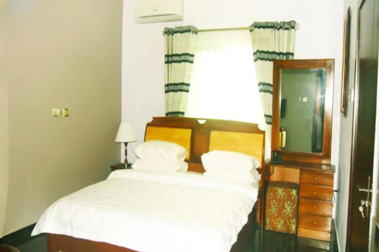 Milestone Hotel Ogombo Екстер'єр фото